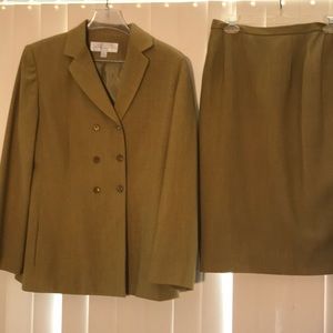 Women’s Business Suit